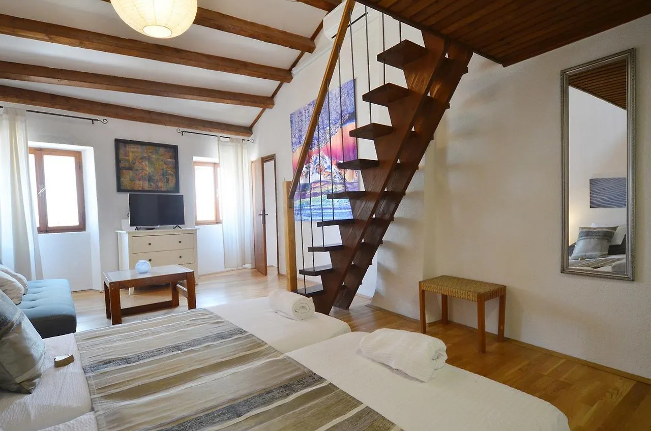 Dala Apartment Ровинь 3*,